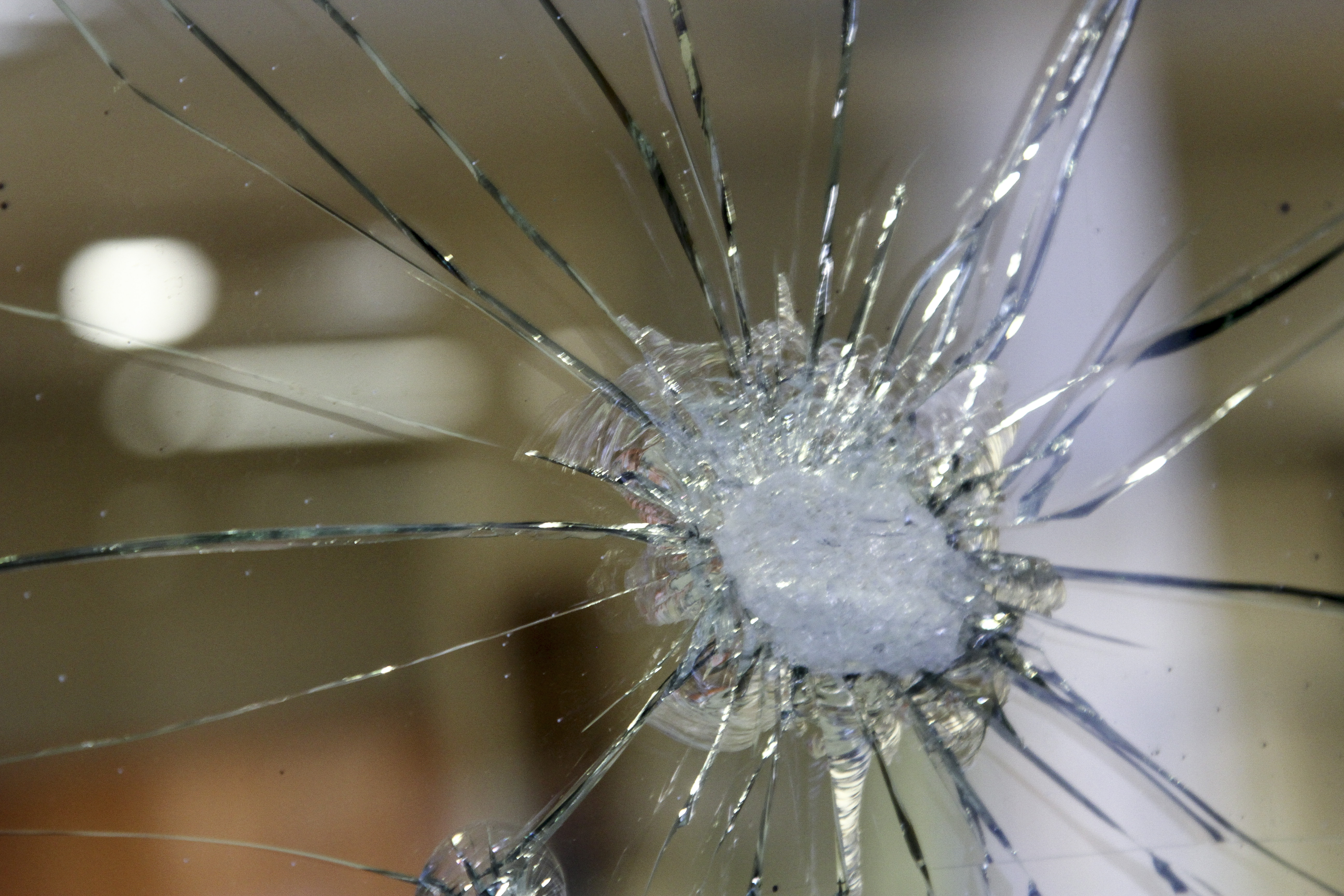 Επίθεση του Ρουβίκωνα στο Κέντρο Είσπραξης Ασφαλιστικών Εισφορών