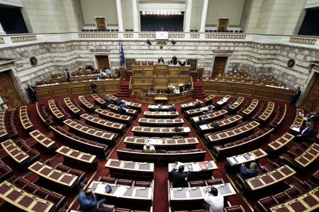 Αντιπαράθεση στη Βουλή για το ταξίδι Τσίπρα στις ΗΠΑ