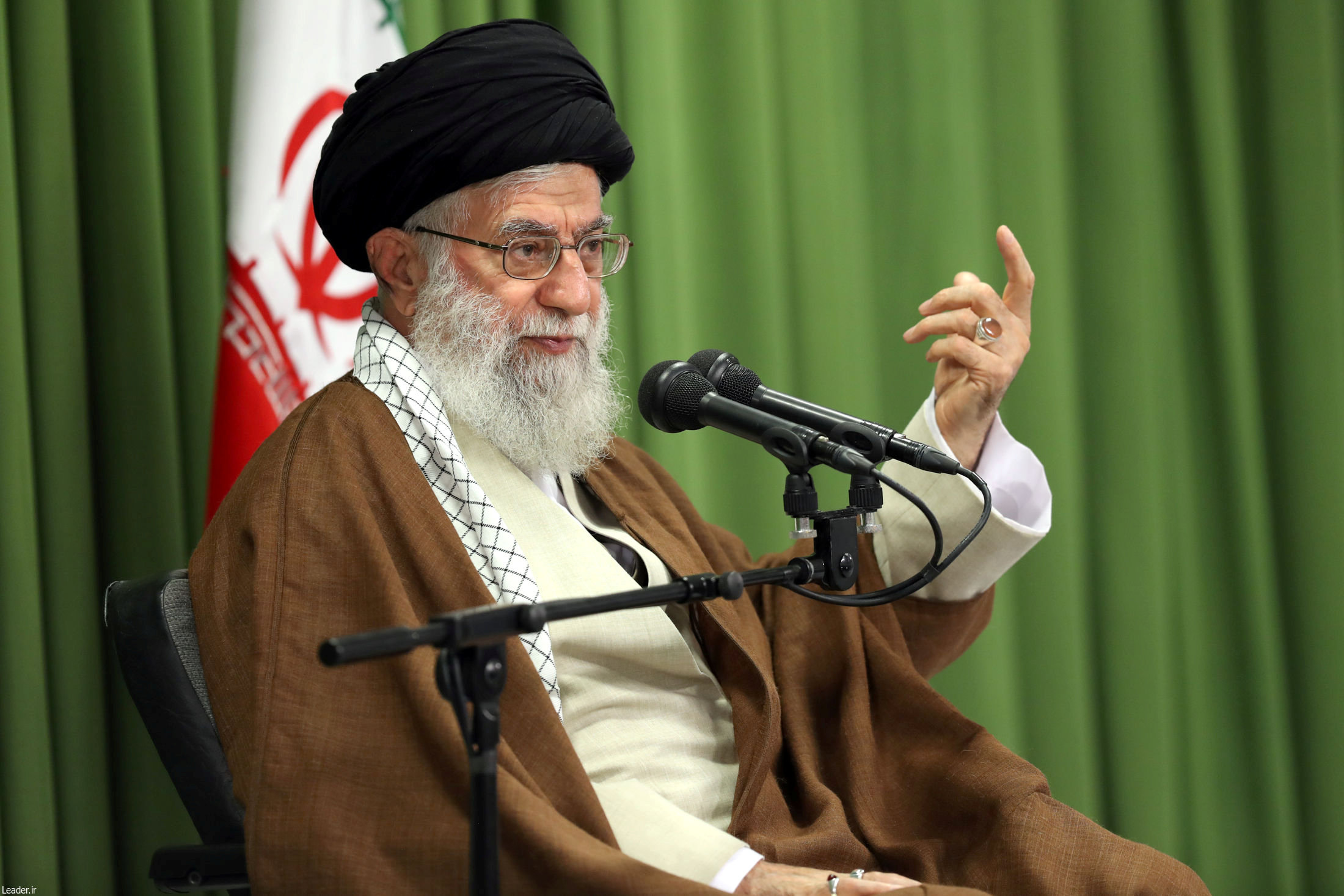 Η Τεχεράνη «θα σκίσει» τη συμφωνία για το πυρηνικό πρόγραμμα αν αποχωρήσουν οι ΗΠΑ