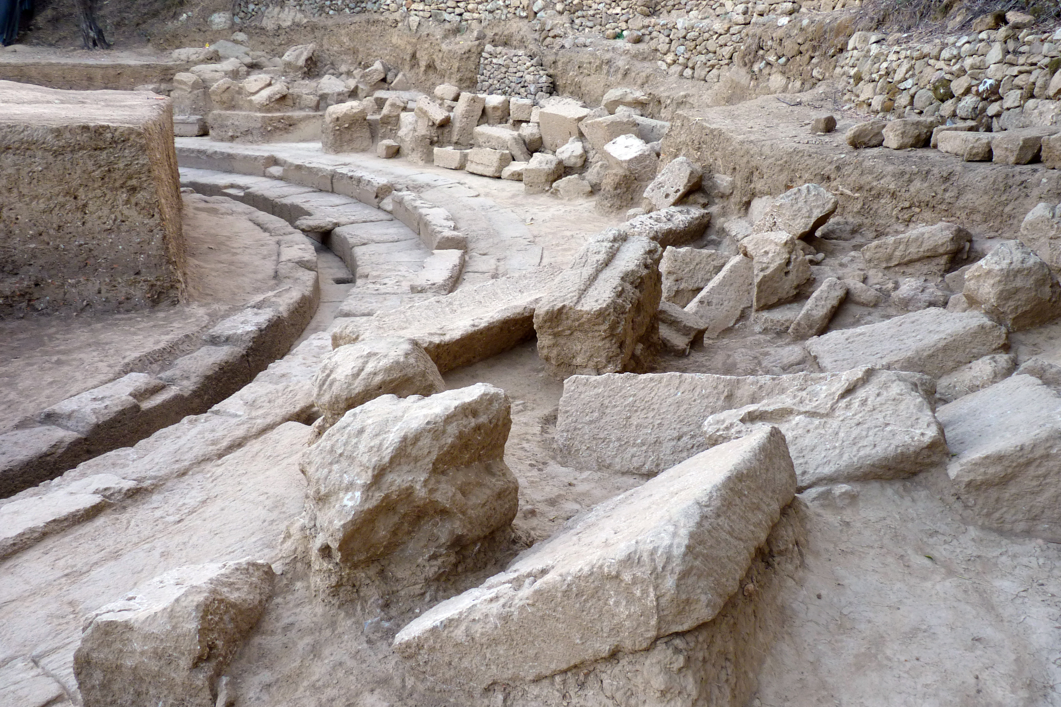 Στο φως σημαντικό τμήμα του θεάτρου της Αρχαίας Θουρίας [Εικόνες]