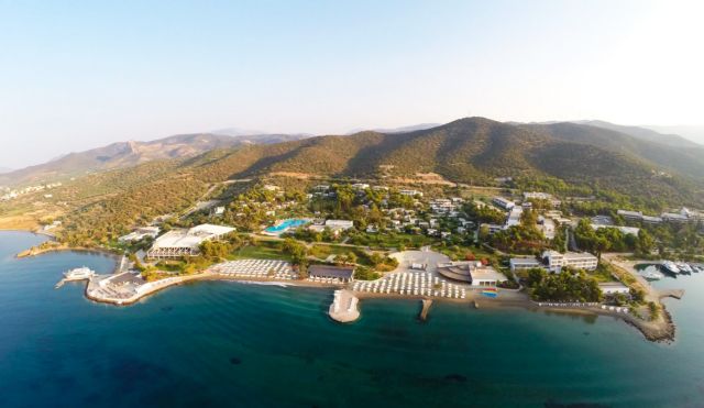 Στο «σφυρί» το ξενοχοδείο Hydra Beach