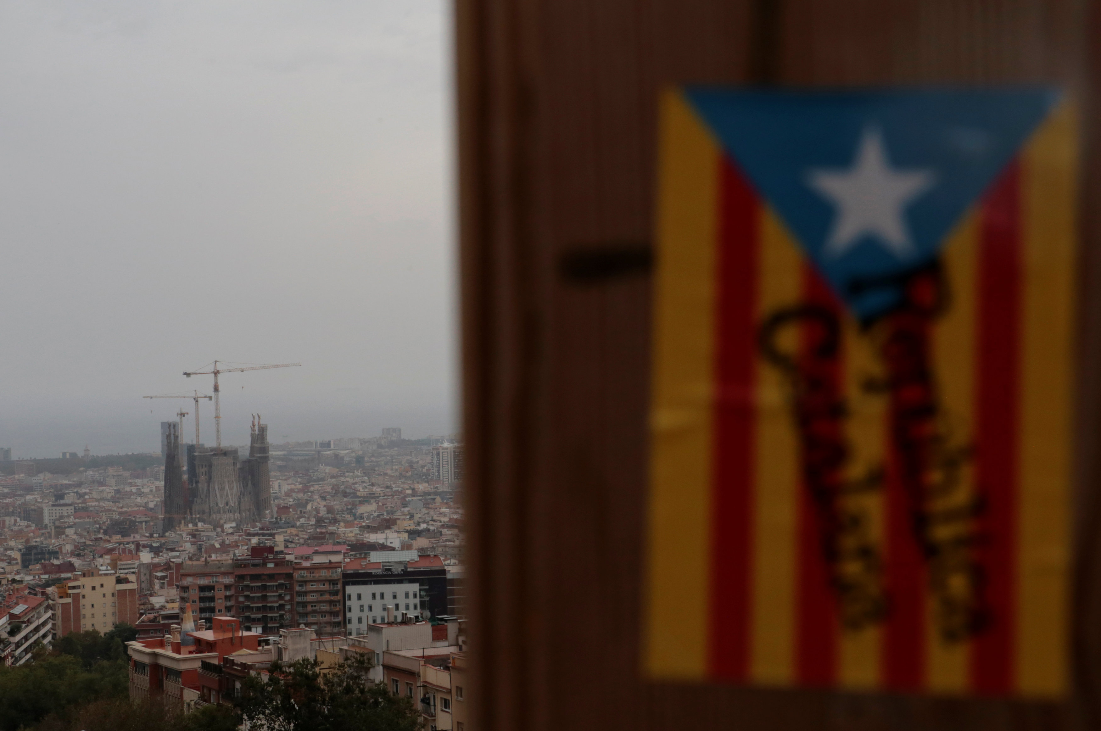 Αδιέξοδο στην Καταλονία, οδεύει προς εκλογές – Αυξάνεται η φυγή επιχειρήσεων