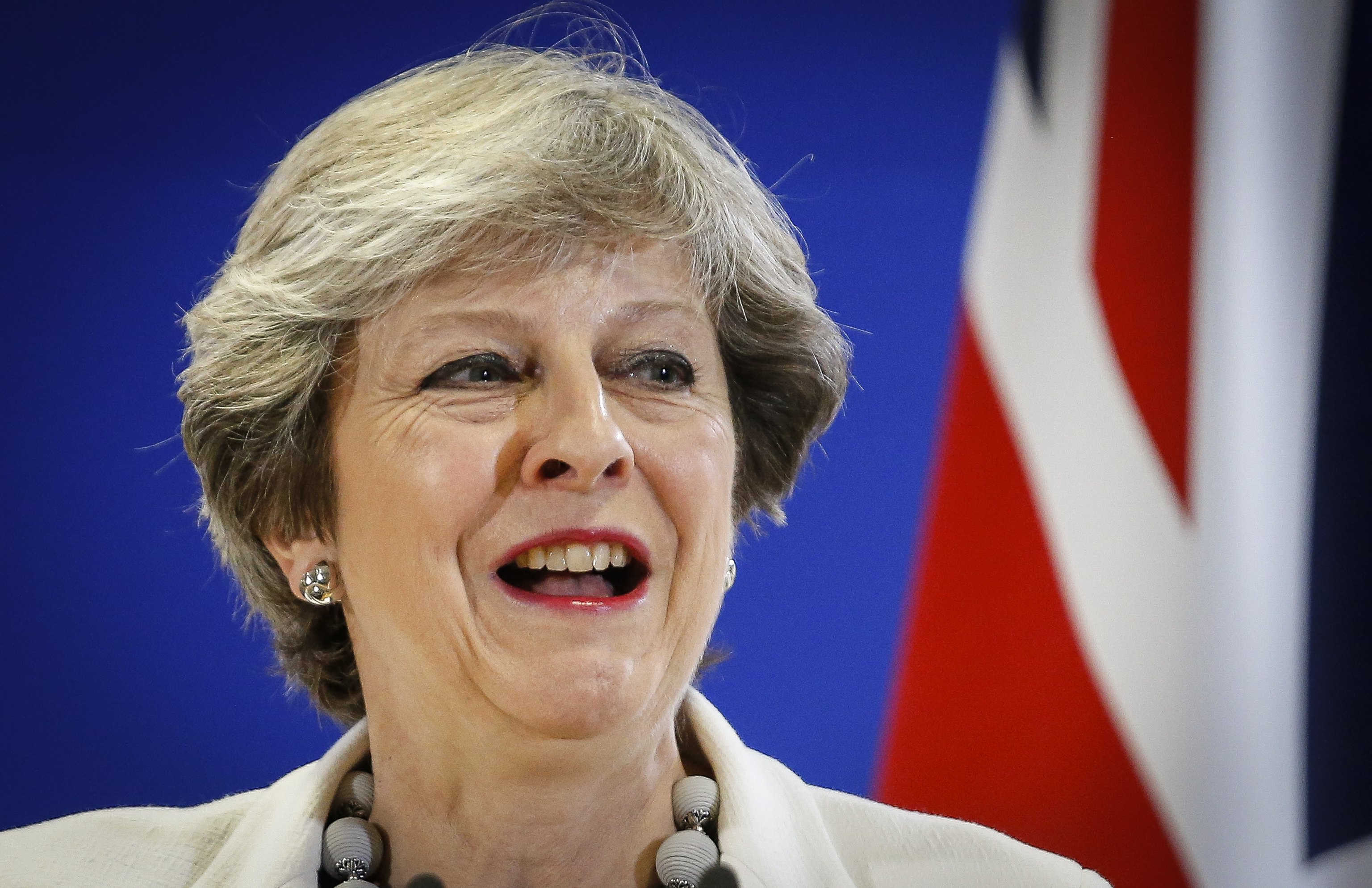 Brexit: Σίριαλ το θέμα της προόδου στις συνομιλίες – Αισιοδοξία εκφράζει η Μέι