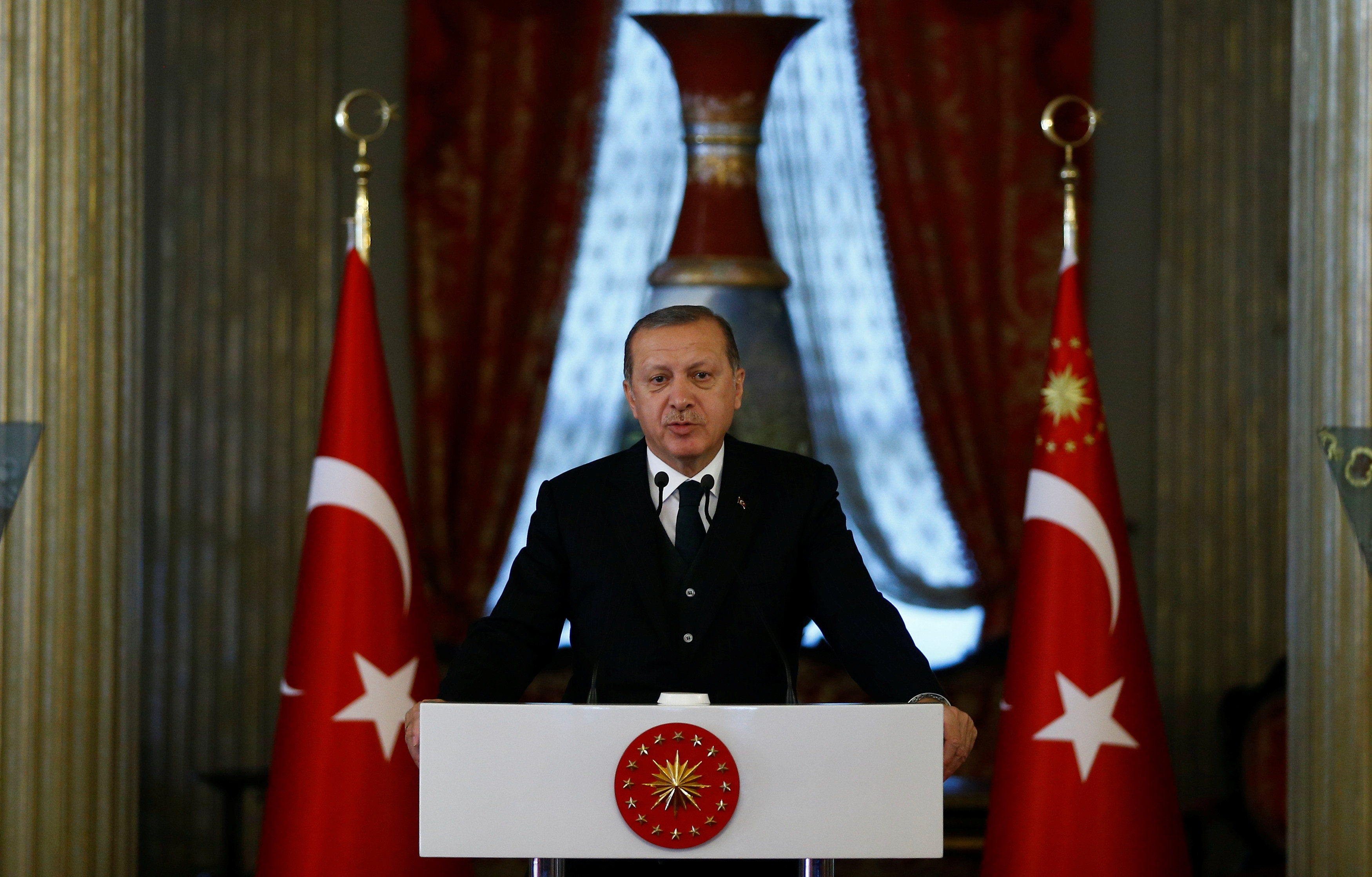 Σε εκκαθαρίσεις προχωρά ο Ερντογάν στο AKP