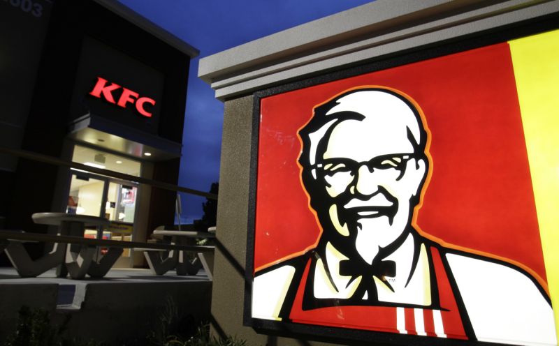 Το KFC ακολουθεί στο Twitter 11 «βότανα και μπαχαρικά»