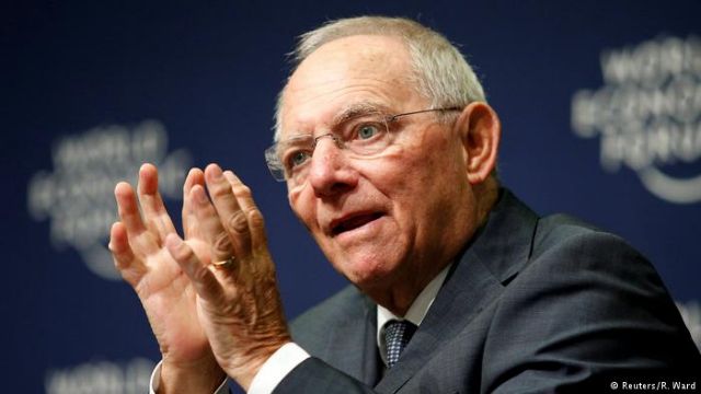 Σόιμπλε: Οι ίδιοι οι Έλληνες αποφασίζουν για παραμονή στο ευρώ