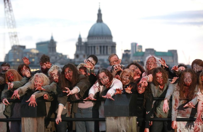 Γέμισε ζόμπι το Λονδίνο, λόγω… σειράς [βίντεο]