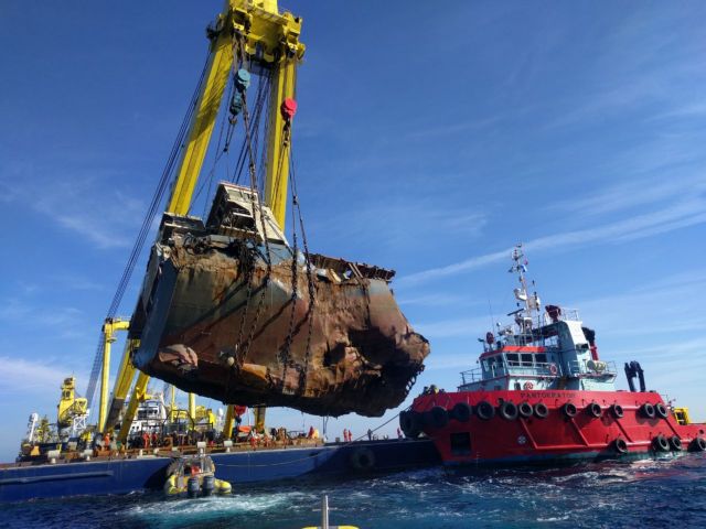 Ανελκύστηκε το μεγαλύτερο μέρος του ναυαγισμένου «Cabrera» στην Άνδρο [εικόνες]