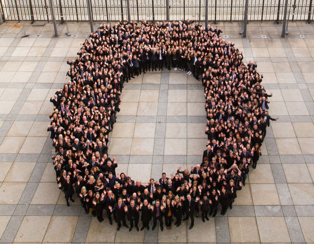 Ένας πρωτότυπος αποχαιρετισμός για τον Βόλφγκανγκ Σόιμπλε