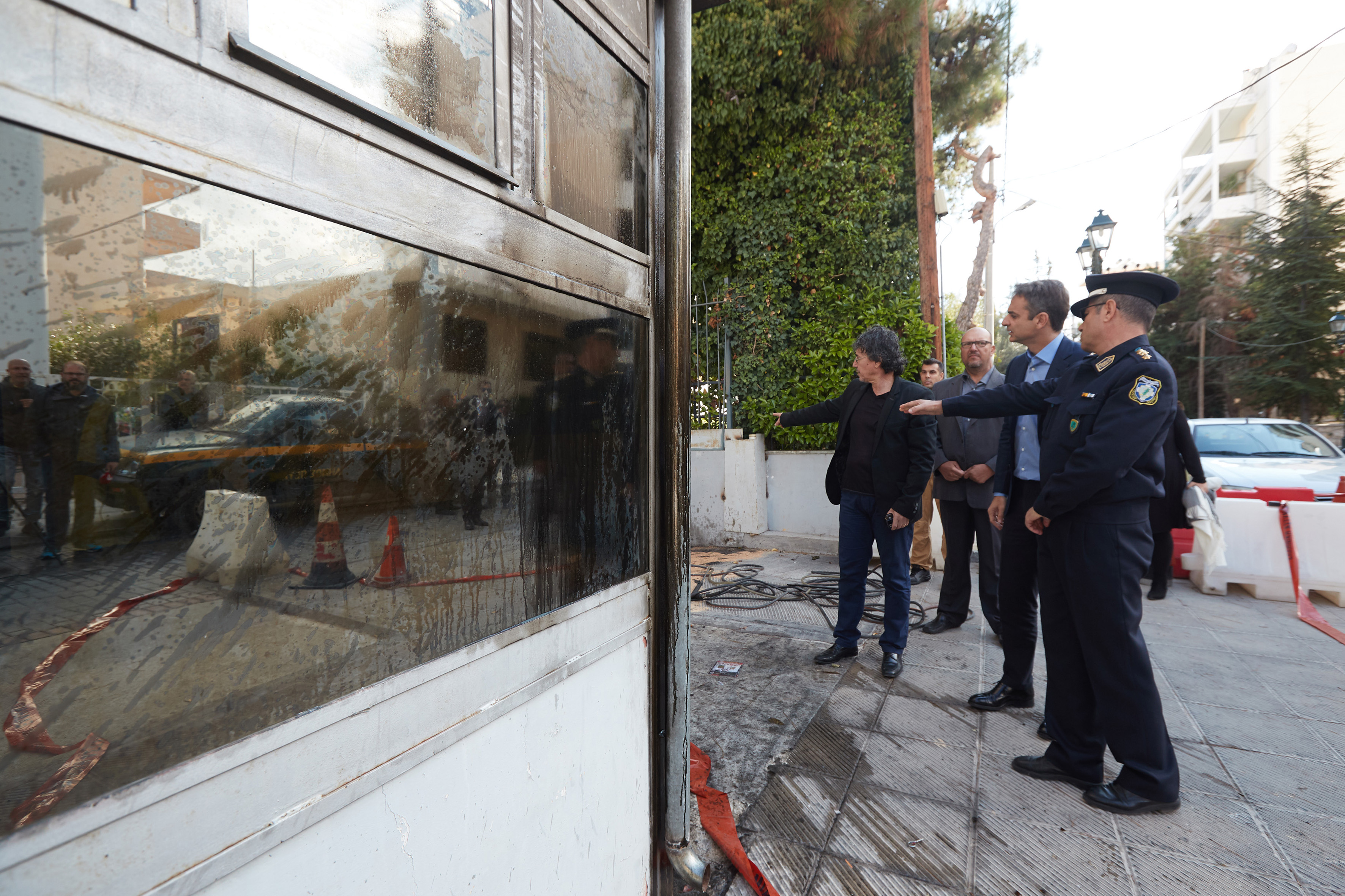 Στήριξη Μητσοτάκη σε ΕΛ.ΑΣ μετά την επίθεση στο ΑΤ Πεύκης