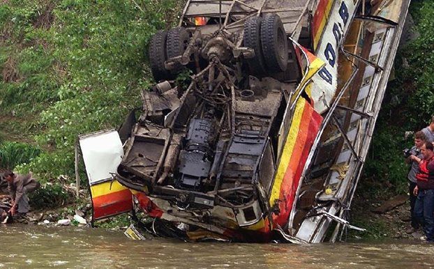 Νεπάλ: Τουλάχιστον 31 νεκροί από πτώση λεωφορείου σε ποταμό