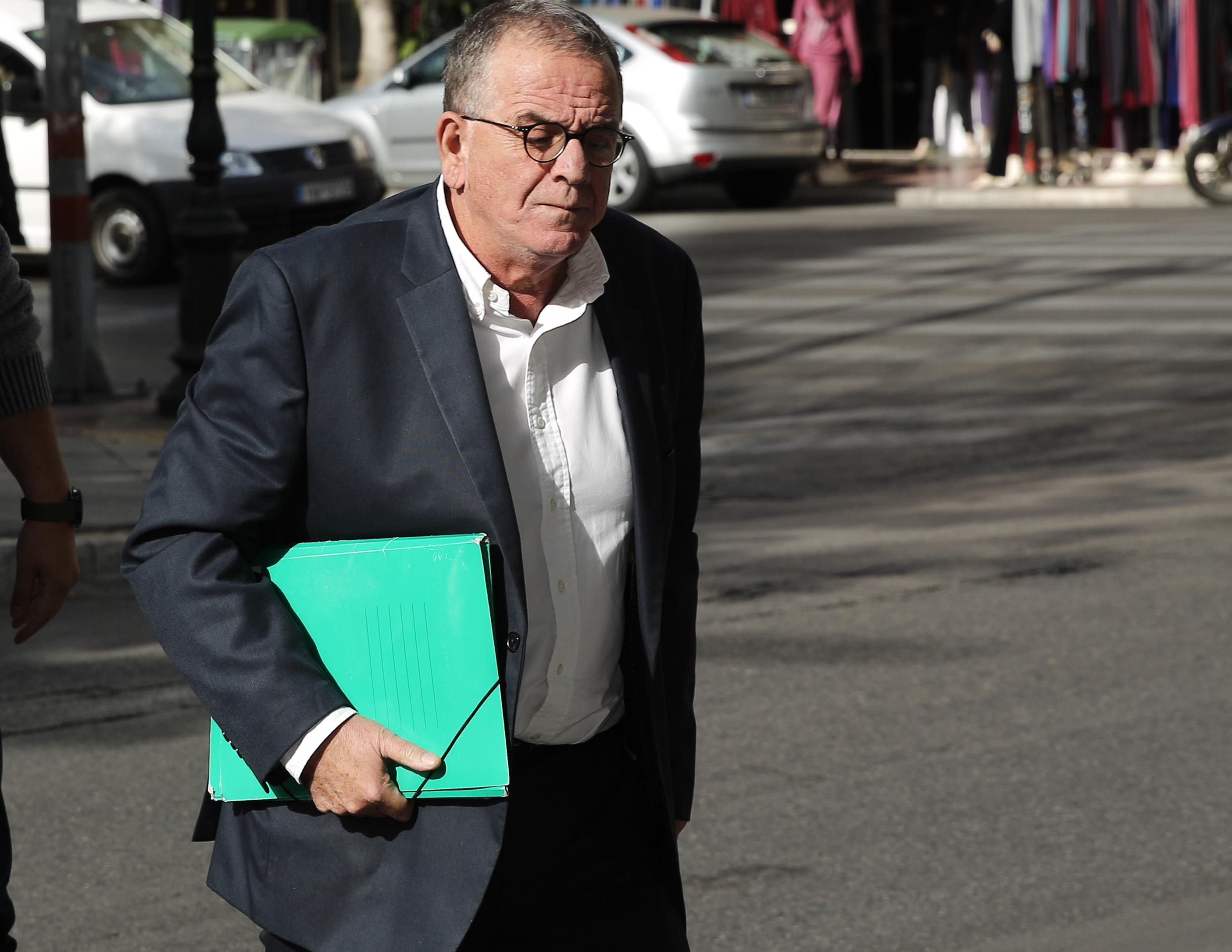 Διαψεύδει το Μαξίμου τις πληροφορίες για παραίτηση Μουζάλα