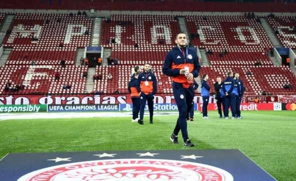 H είσοδος των παιχτών του Ολυμπιακού [βίντεο]