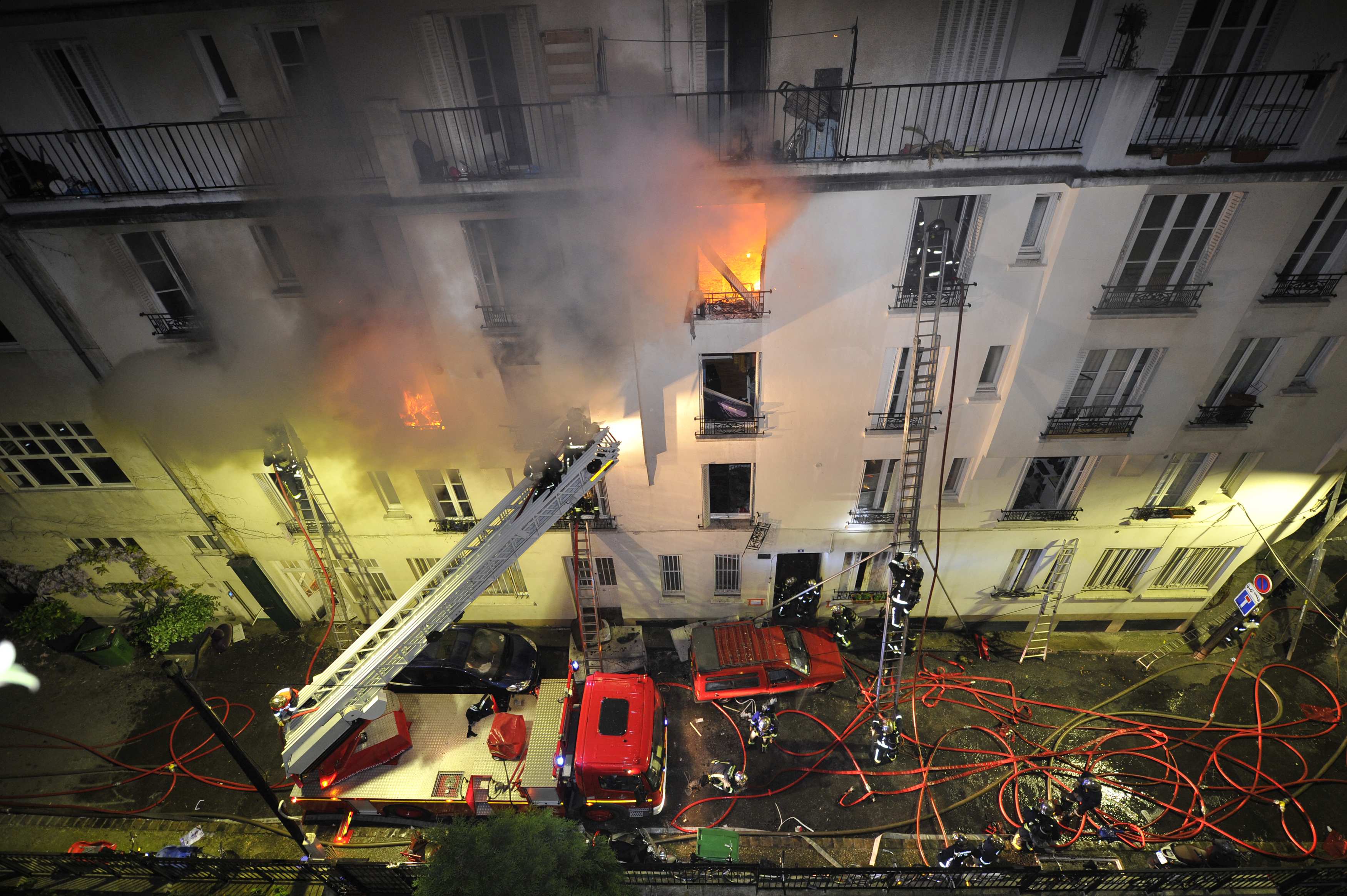Γαλλία: Τέσσερα παιδιά μεταξύ των νεκρών από φωτιά σε πολυκατοικία