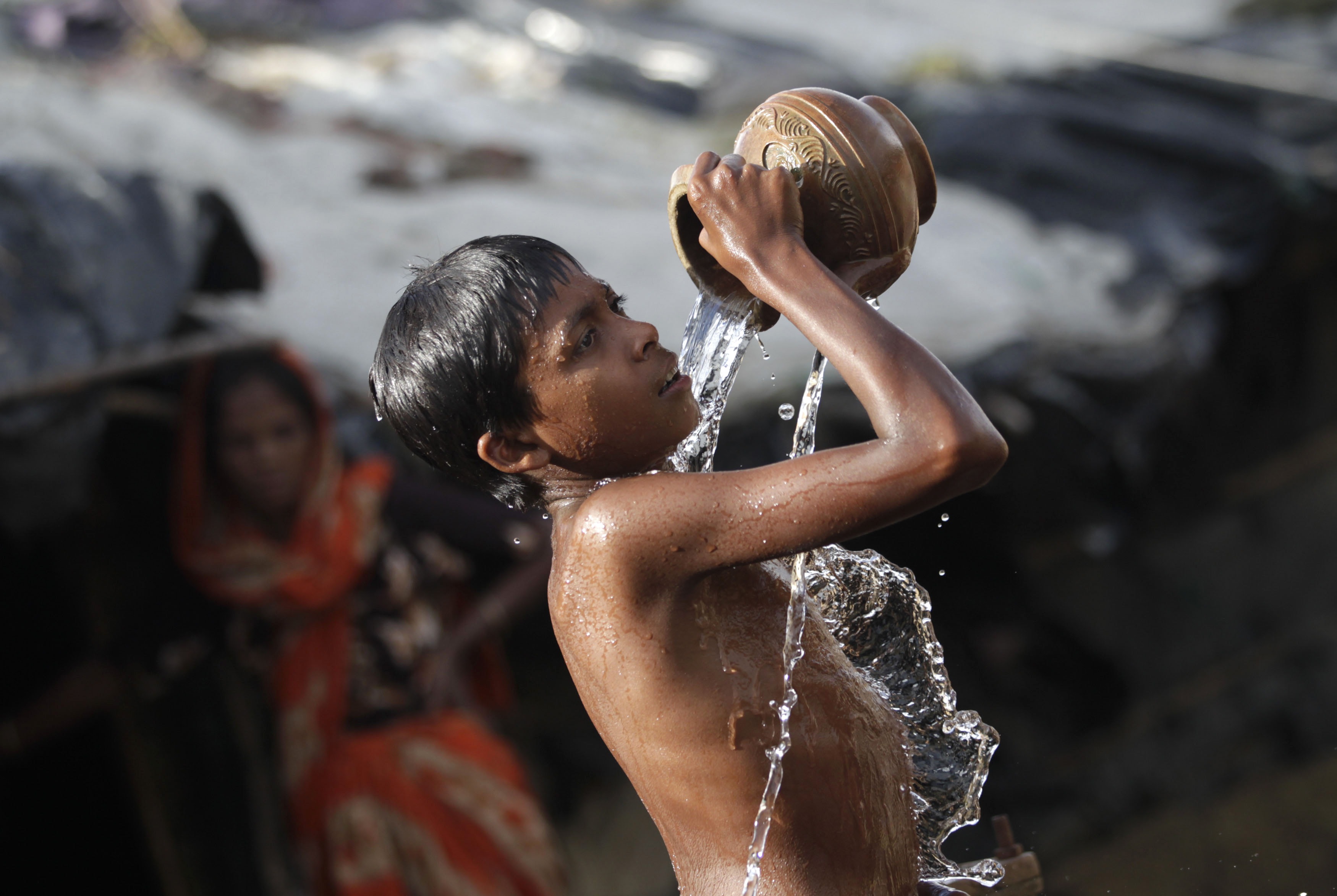 Πάνω από χίλια προσφυγόπουλα Ροχίνγκια περνούν καθημερινά στο Μπαγκλαντές