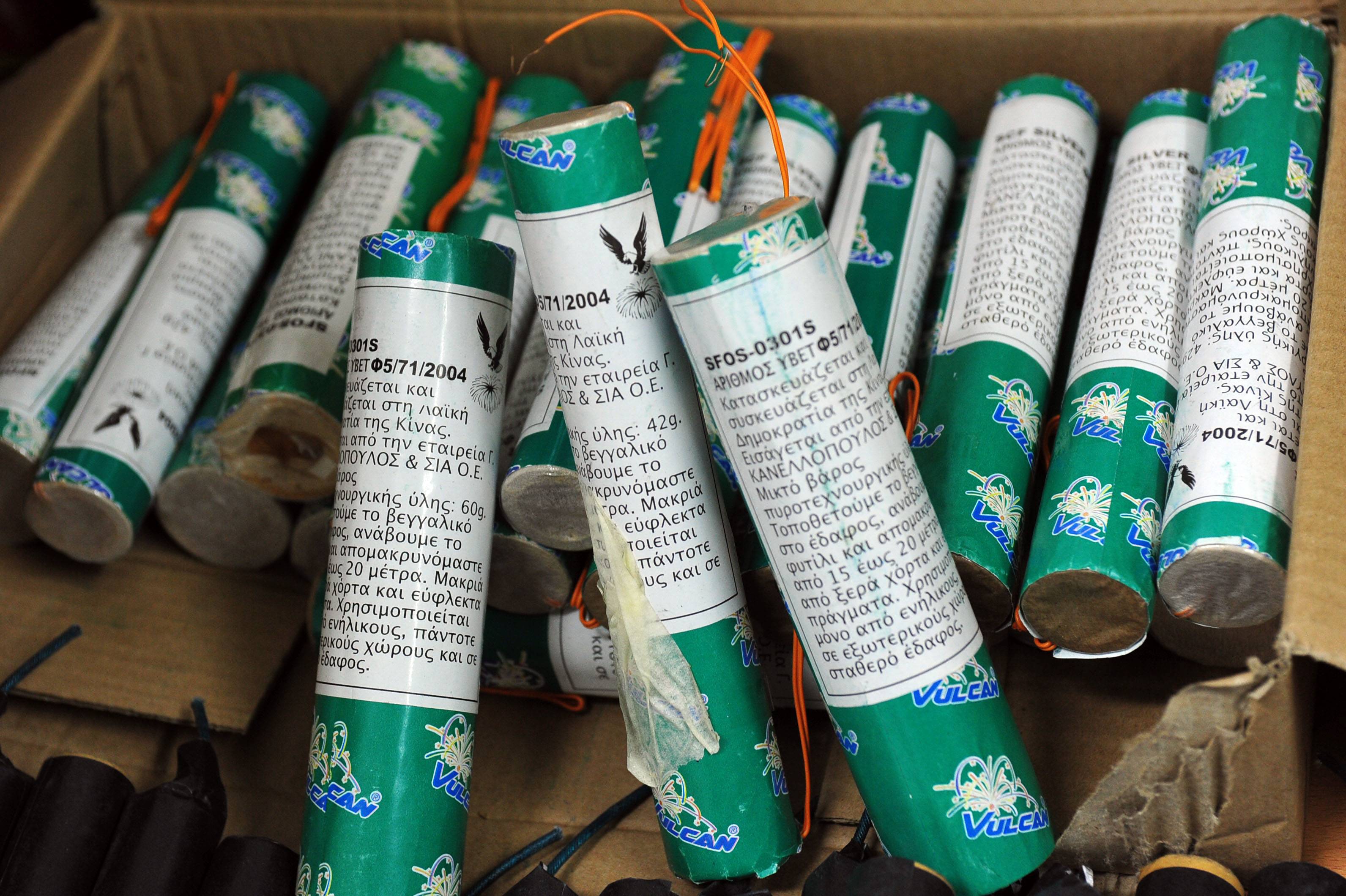 «Πόλεμος» με 1200 βεγγαλικά σε ένα παντοπωλείο [Βίντεο]