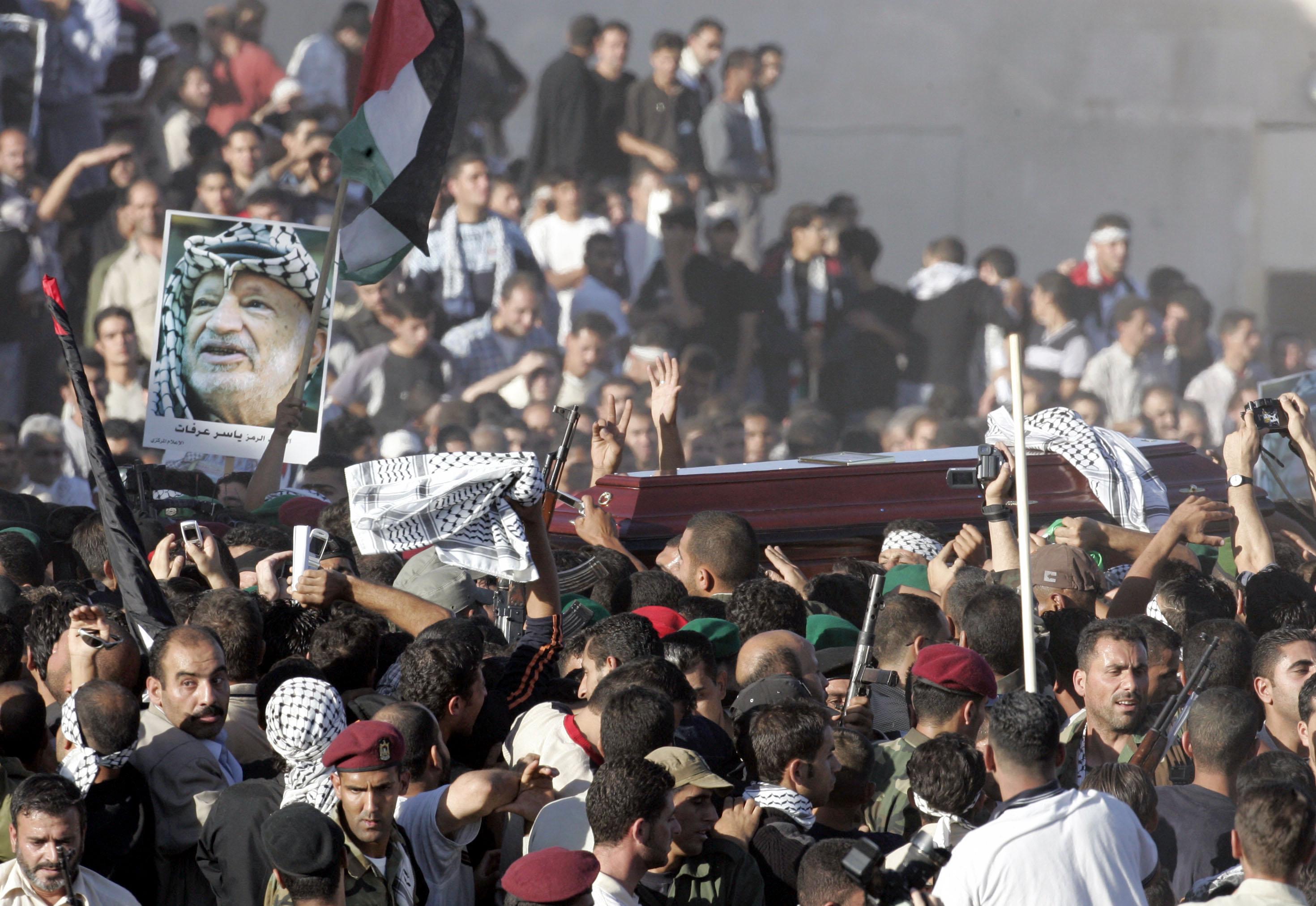 Γάζα: Χιλιάδες Παλαιστίνοι τίμησαν τη μνήμη του Αραφάτ