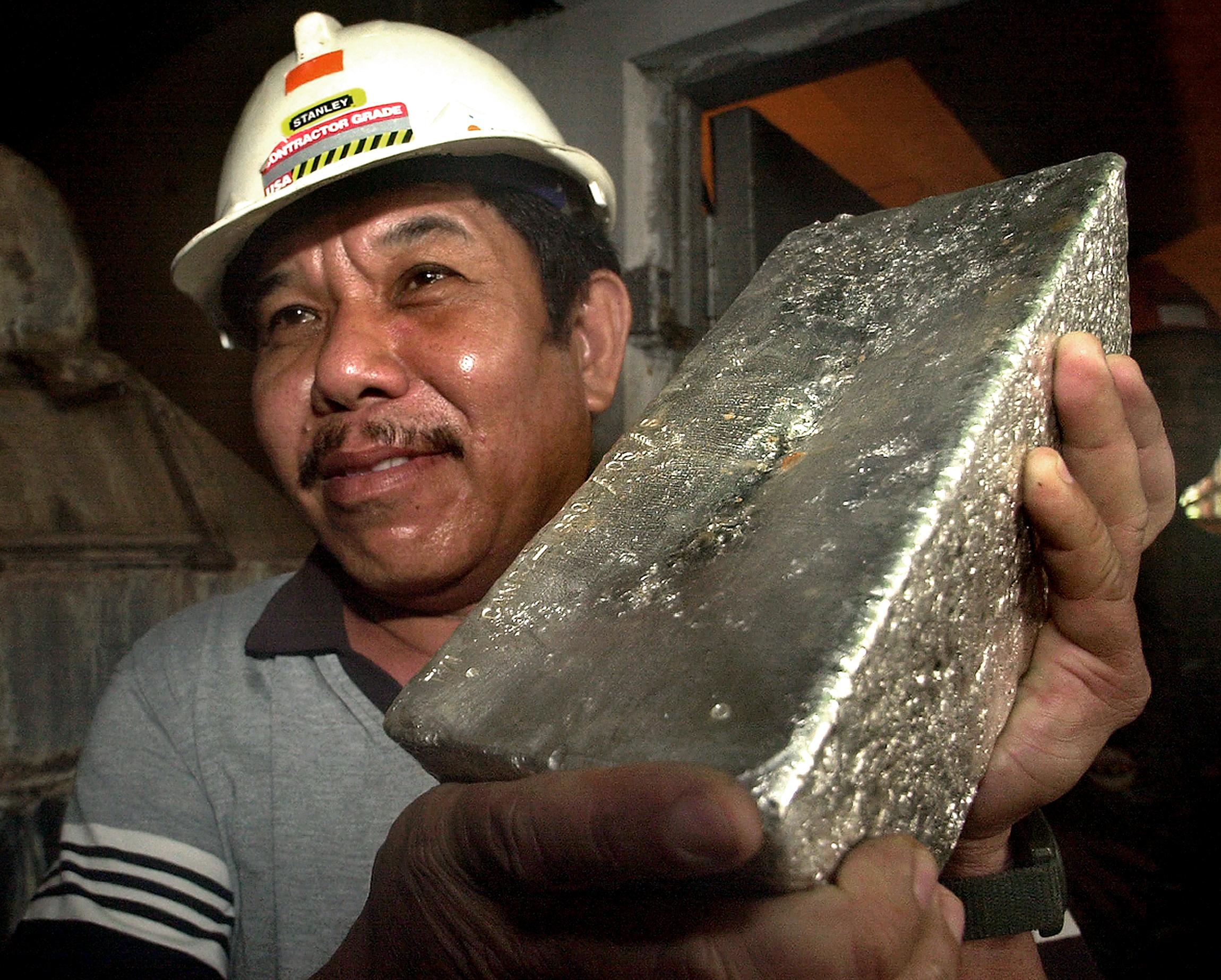 Φιλιππίνες: Η σκληρή ζωή όσων δουλεύουν στα παράνομα ορυχεία