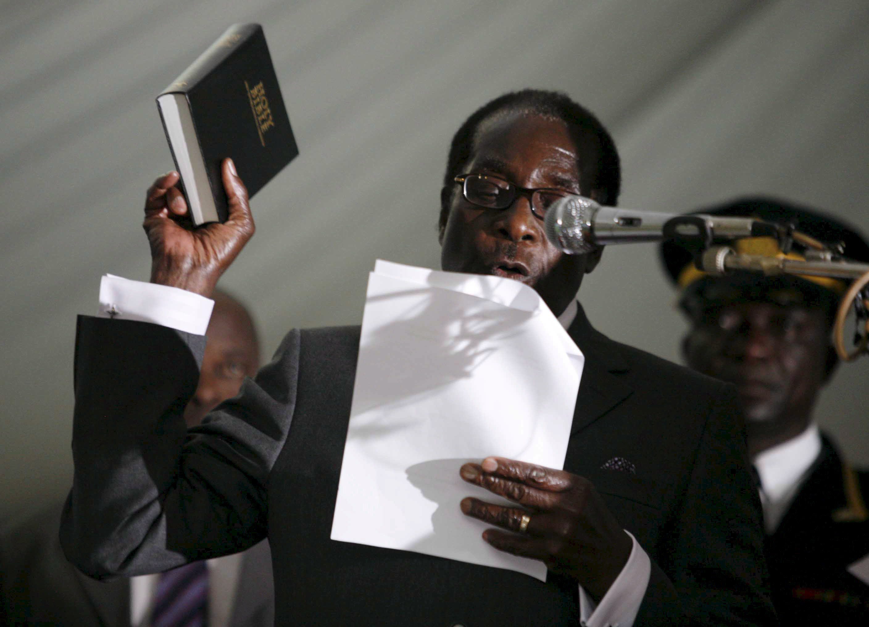 Ζιμπάμπουε: Nέες κινήσεις για το τέλος προεδρίας του Μουγκάμπε