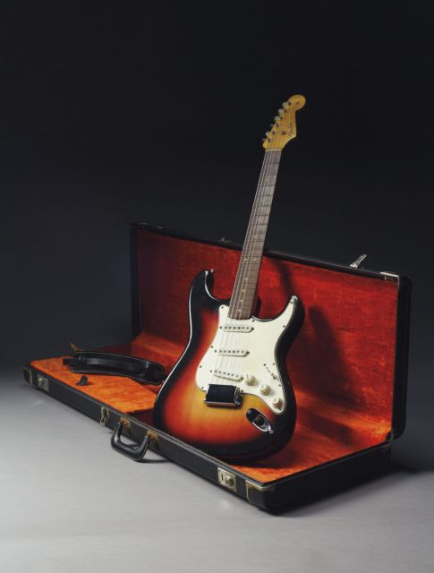 Κιθάρα του Μπομπ Ντίλαν πουλήθηκε έναντι 400.000 δολαρίων