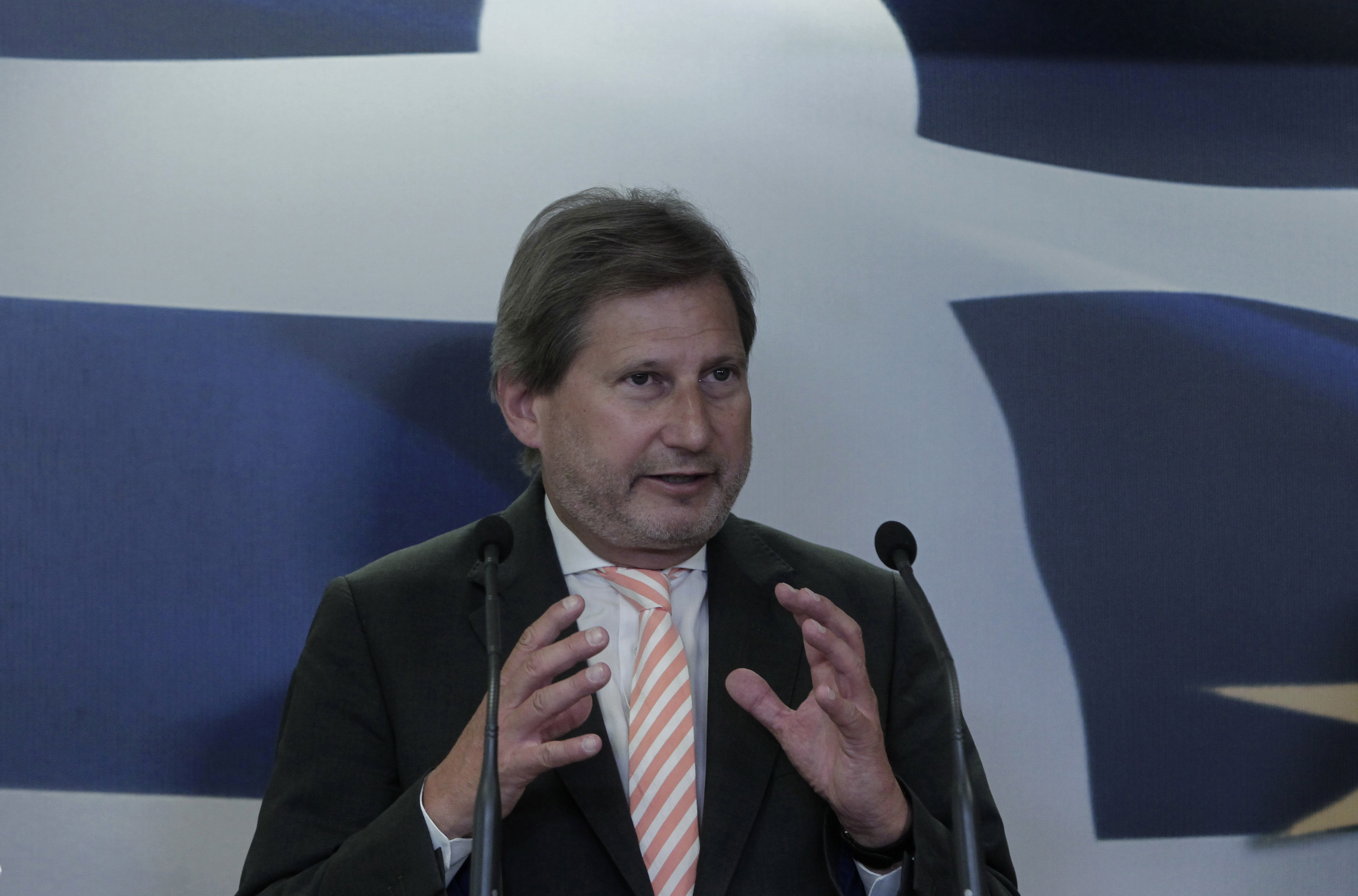 Χαν: Η ΕΕ εξετάζει την ένταξη χωρών των δυτικών Βαλκανίων