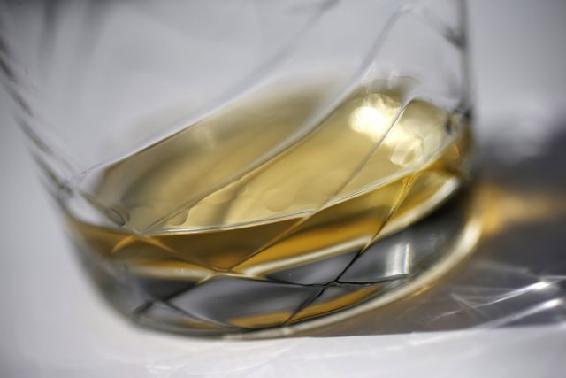 Κινέζος πλήρωσε 8.500 ευρώ για ουίσκι και ήταν «μαϊμού»