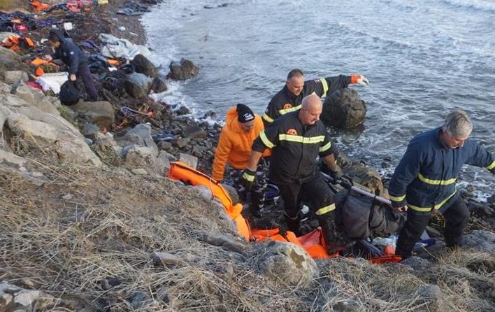 Der Tagesspiegel: Όταν πετούν σκόπιμα τους πρόσφυγες στη θάλασσα