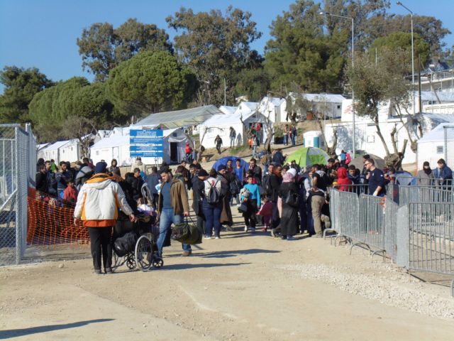 Κατάληψη στα γραφεία του ΣΥΡΙΖΑ στη Λέσβο από πρόσφυγες