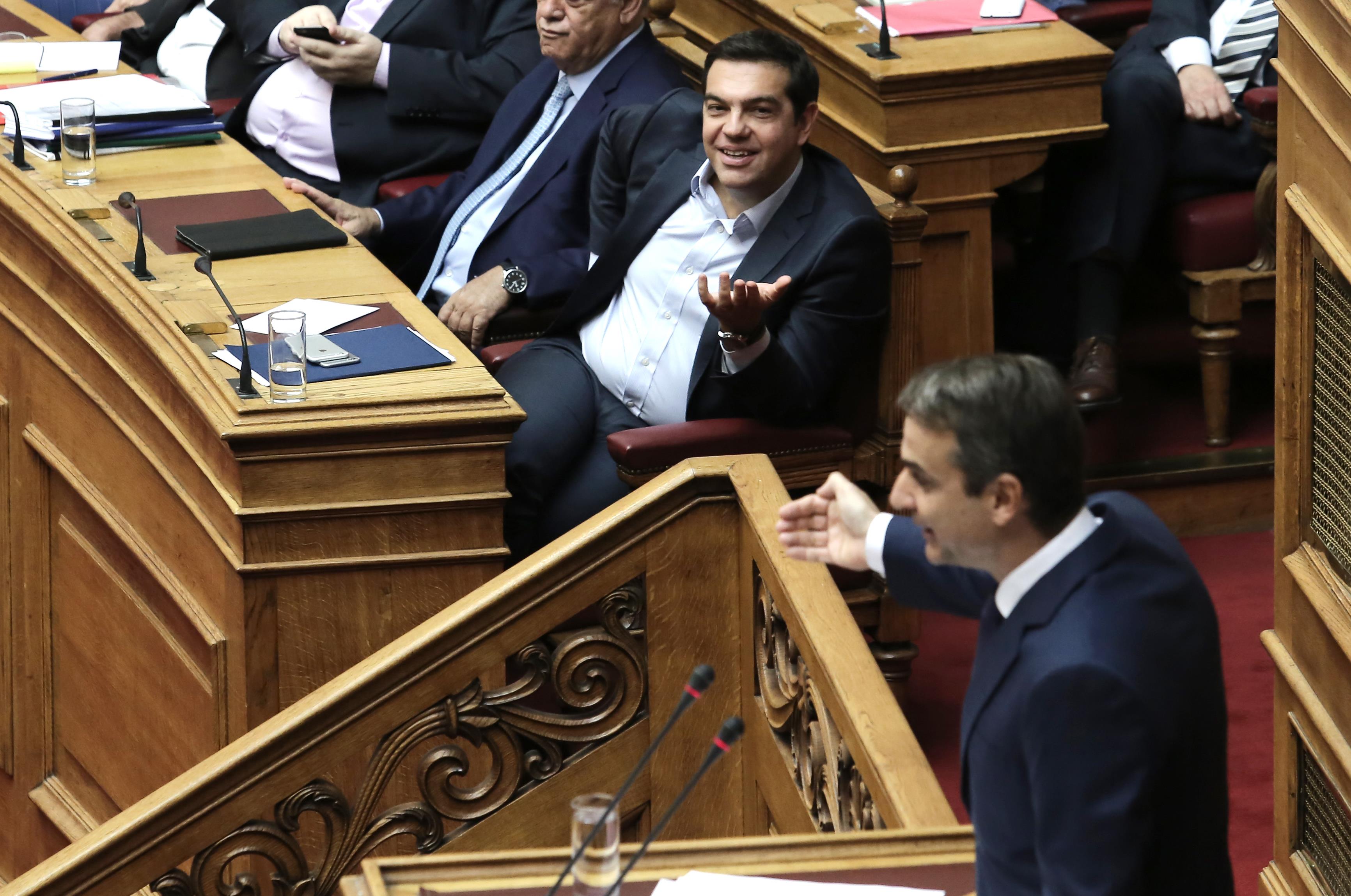 Σκληρή κόντρα Μαξίμου-ΝΔ για τα βλήματα στη Σαουδική Αραβία