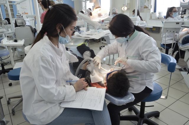 ΑΠΘ: Παρατείνουν την αποχή οι πανεπιστημιακοί οδοντίατροι