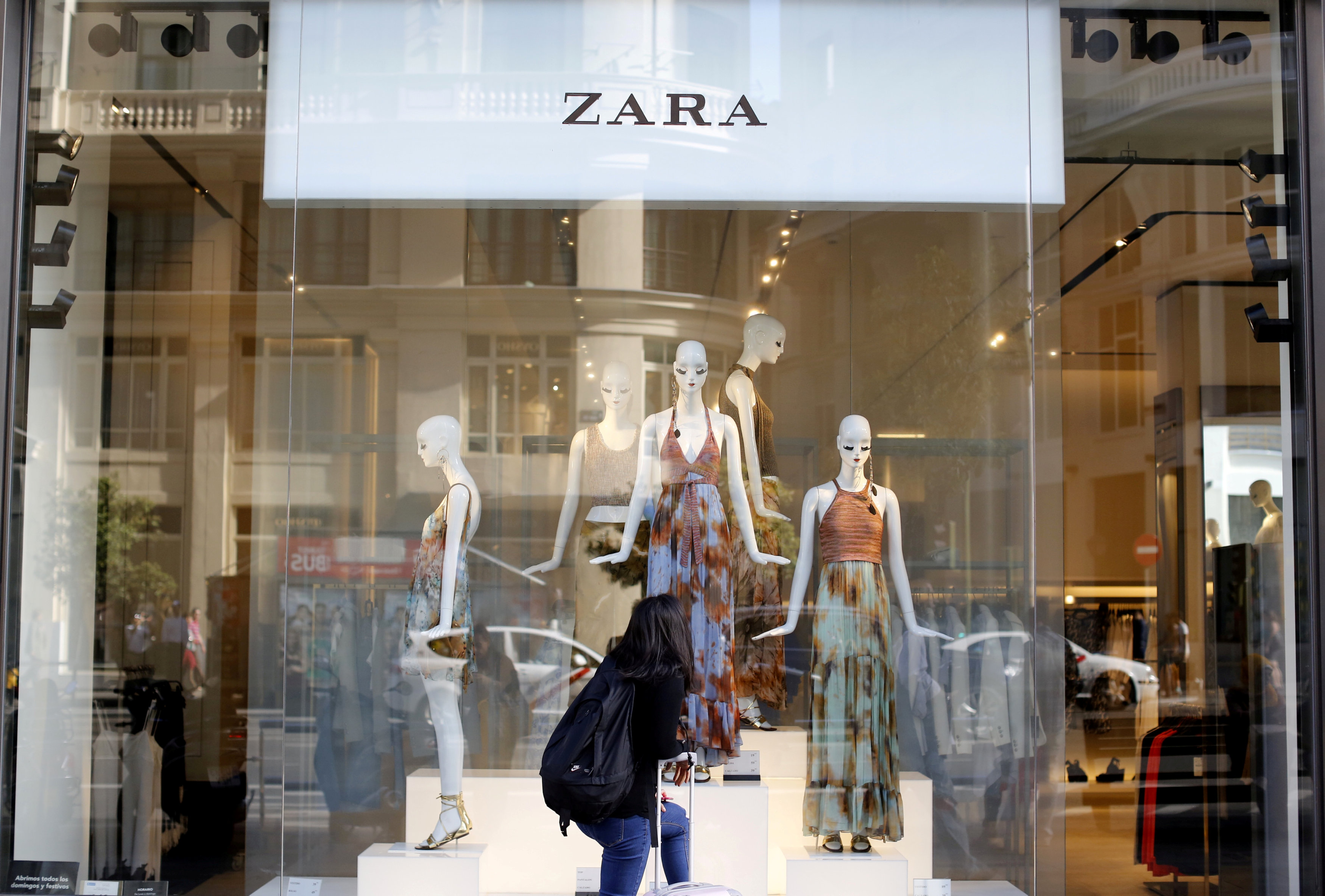 Γερμανός καλλιτέχνης κατηγορεί τη Zara για κλοπή πνευματικής ιδιοκτησίας