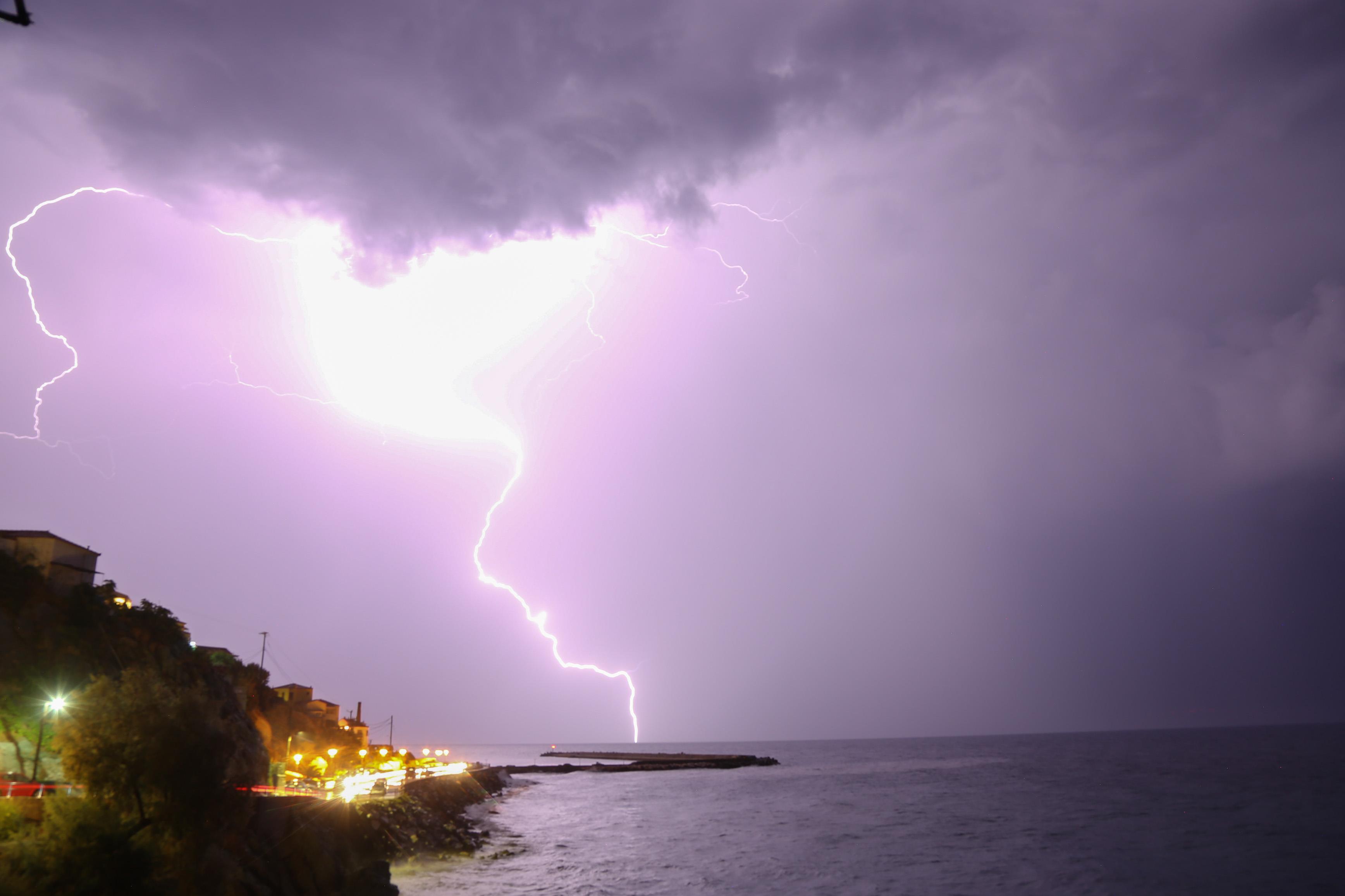 Καταιγίδες και χαλάζι προβλέπει η ΕΜΥ για το διήμερο
