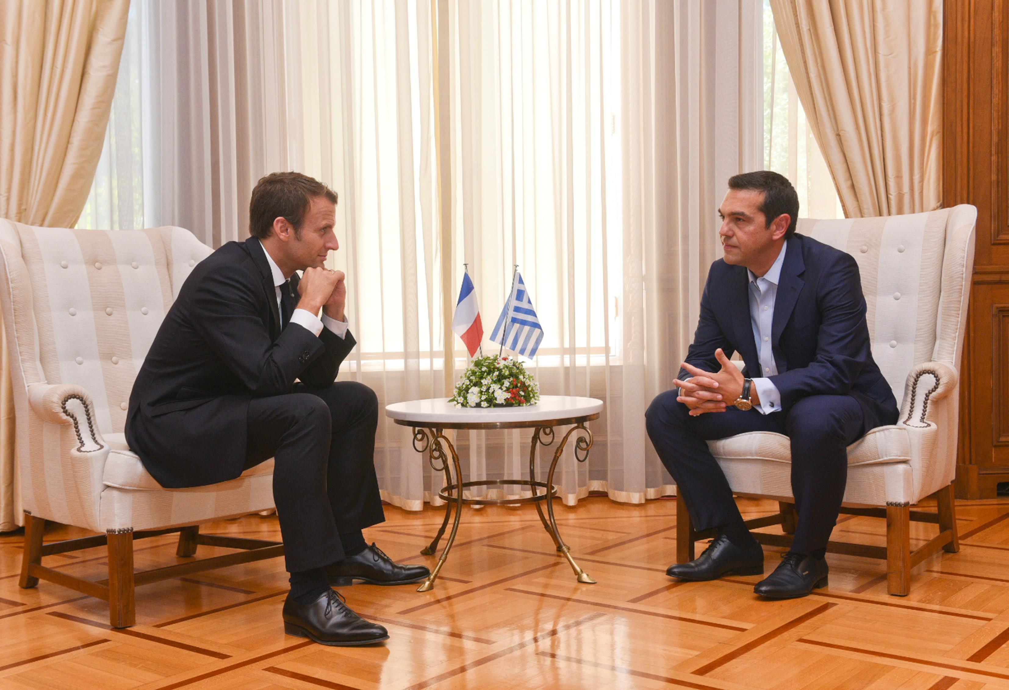 Χείρα βοηθείας από τον Μακρόν στην Ελλάδα για τις πλημμύρες