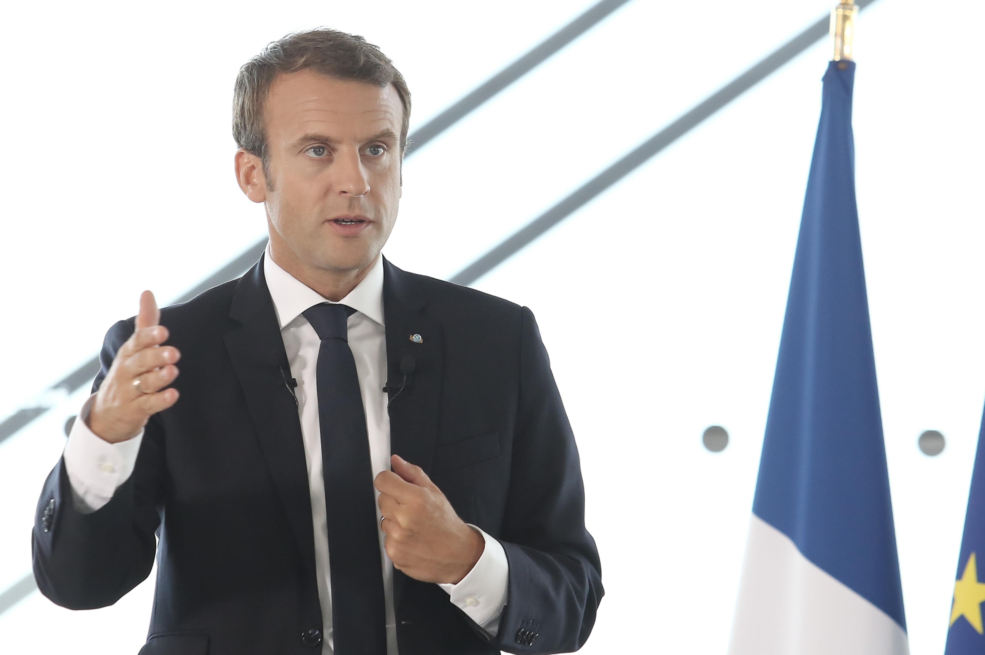 Μακρόν: Έγκλημα κατά της ανθρωπότητας το δουλεμπόριο μεταναστών