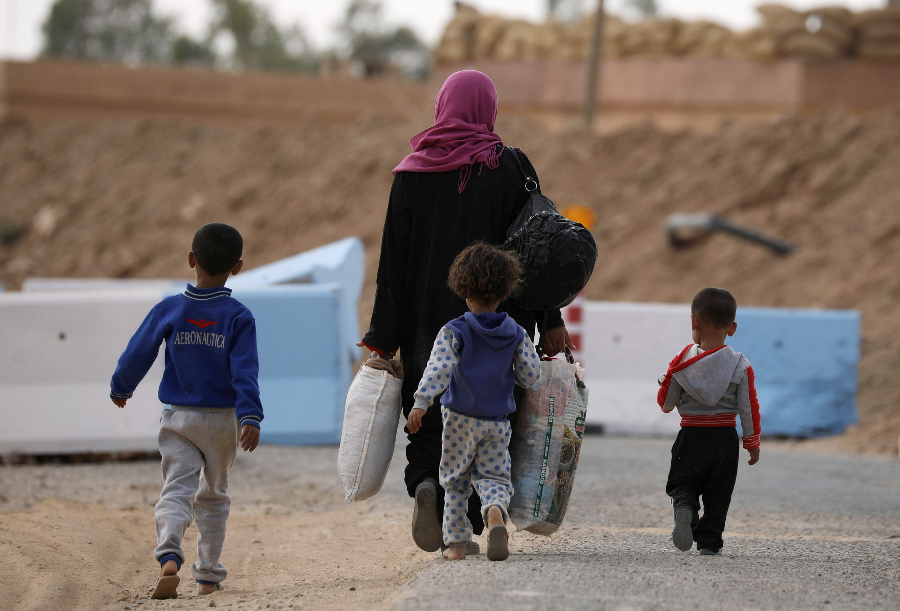 OHE: Οι πολιορκημένοι Σύροι τρώνε σκουπίδια