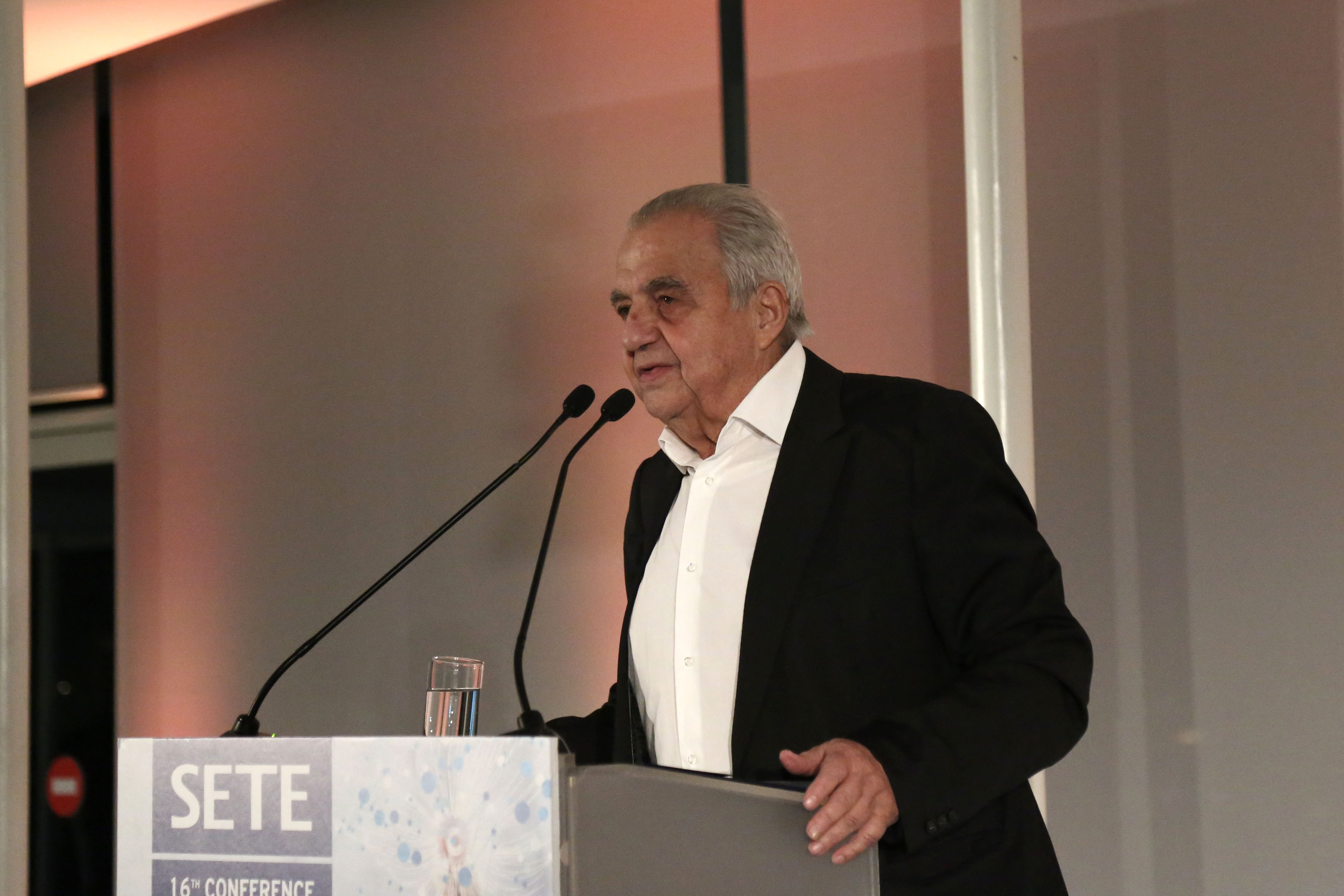 Φλαμπουράρης: Αν η Κεντροαριστερά απορρίψει τη λιτότητα, εδώ θα είμαστε