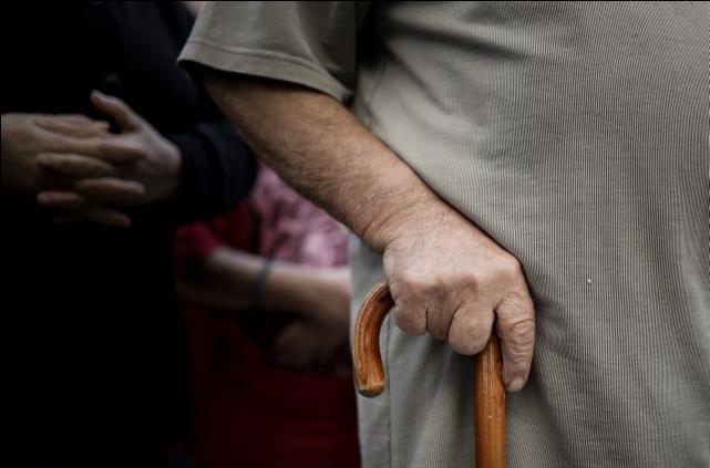 Τέλος στο ΕΚΑΣ για 140.000 συνταξιούχους