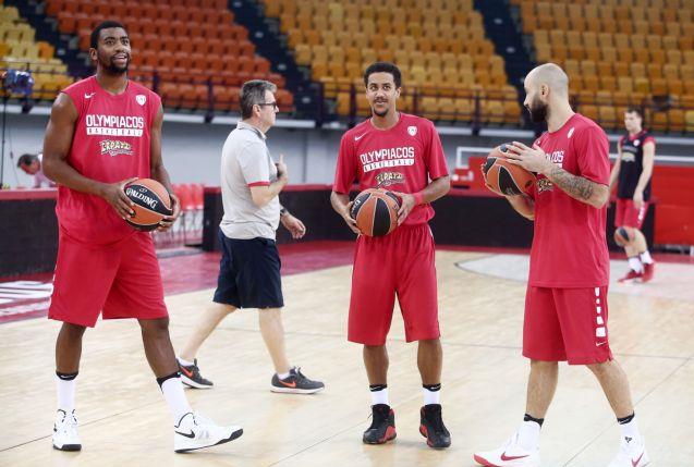 Χαμόγελα για Σπανούλη, εκτός Μιλουτίνοβ, Μάντζαρης, Αγραβάνης