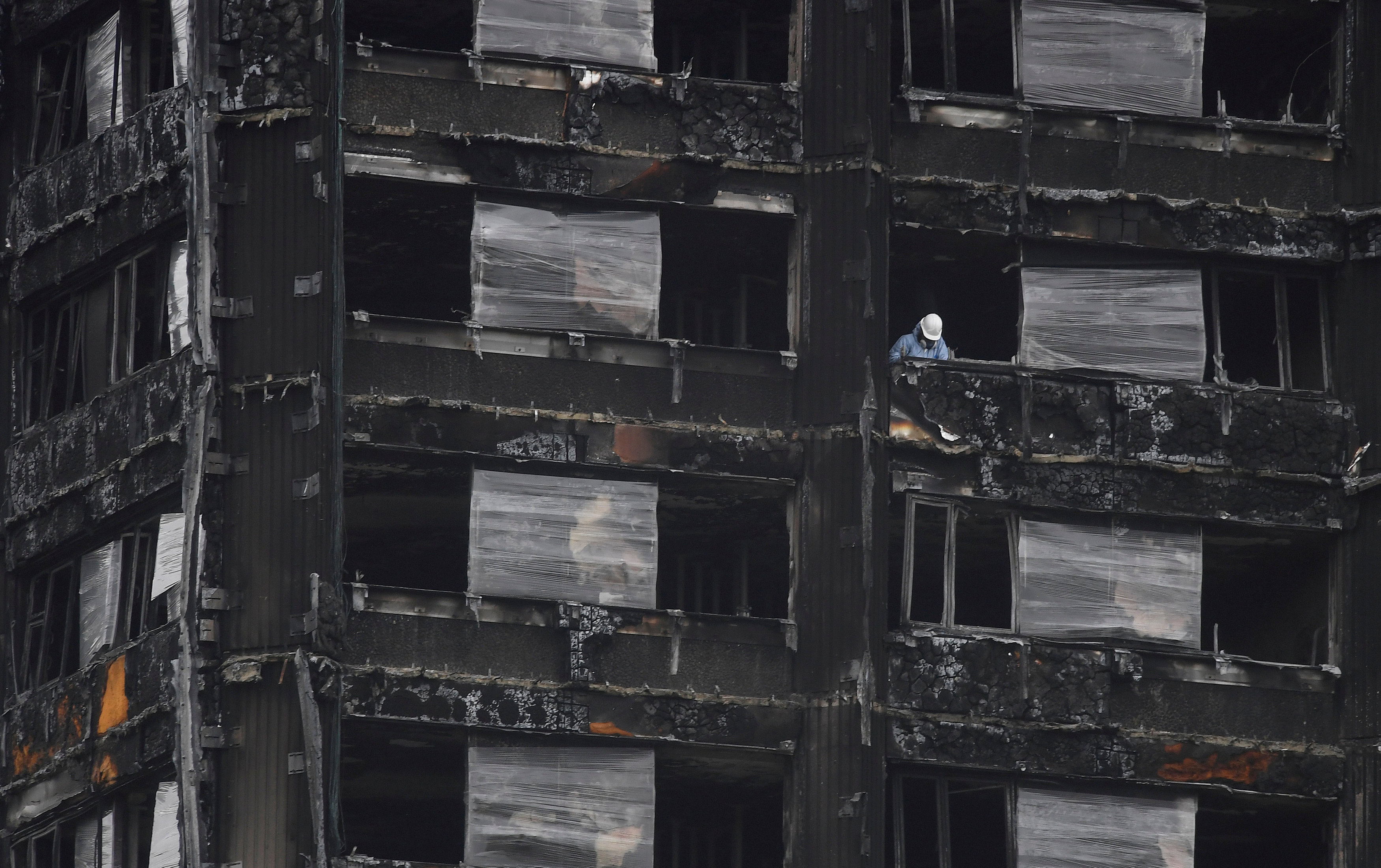 Πυρκαγιά στον Grenfell Tower: Δεκάδες παραμένουν χωρίς σπίτι