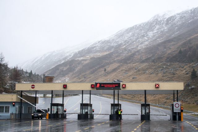 Αυστρία: Οδηγός σκότωσε τροχονόμο ενώ έψαχνε το ροζάριό του