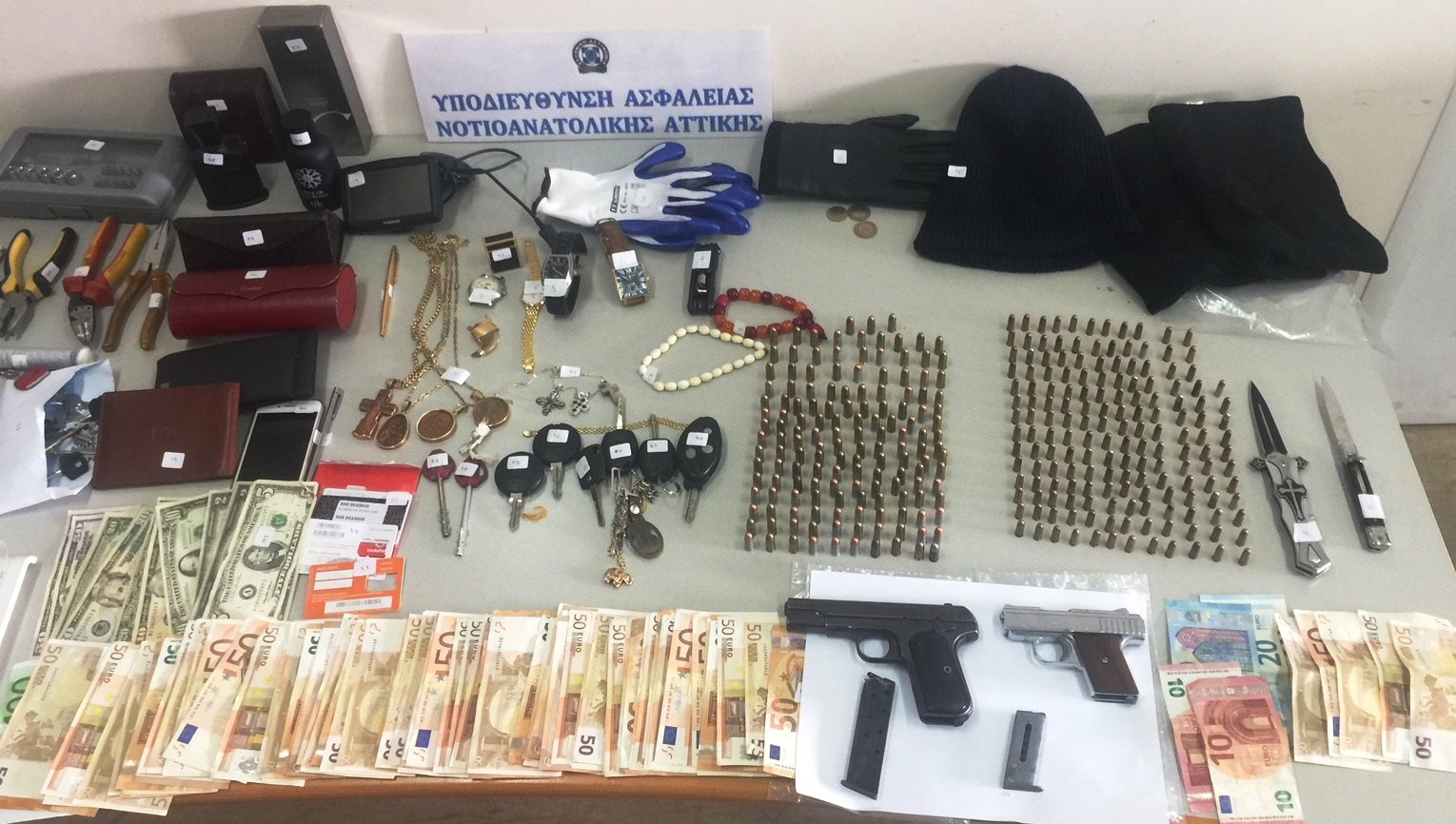Συνελήφθησαν ο «ψηλός» και ο «κοντός» των ληστειών