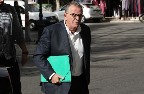 Πυρά εκ των έσω καταγγέλλει ο Μουζάλας