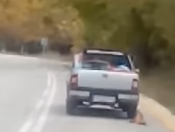 Αγριότητα: Έσερνε το σκυλί δεμένο στο ΙΧ [Βίντεο]