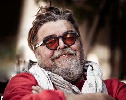 O Σταμάτης Κραουνάκης μιλάει για όλα στο in.gr