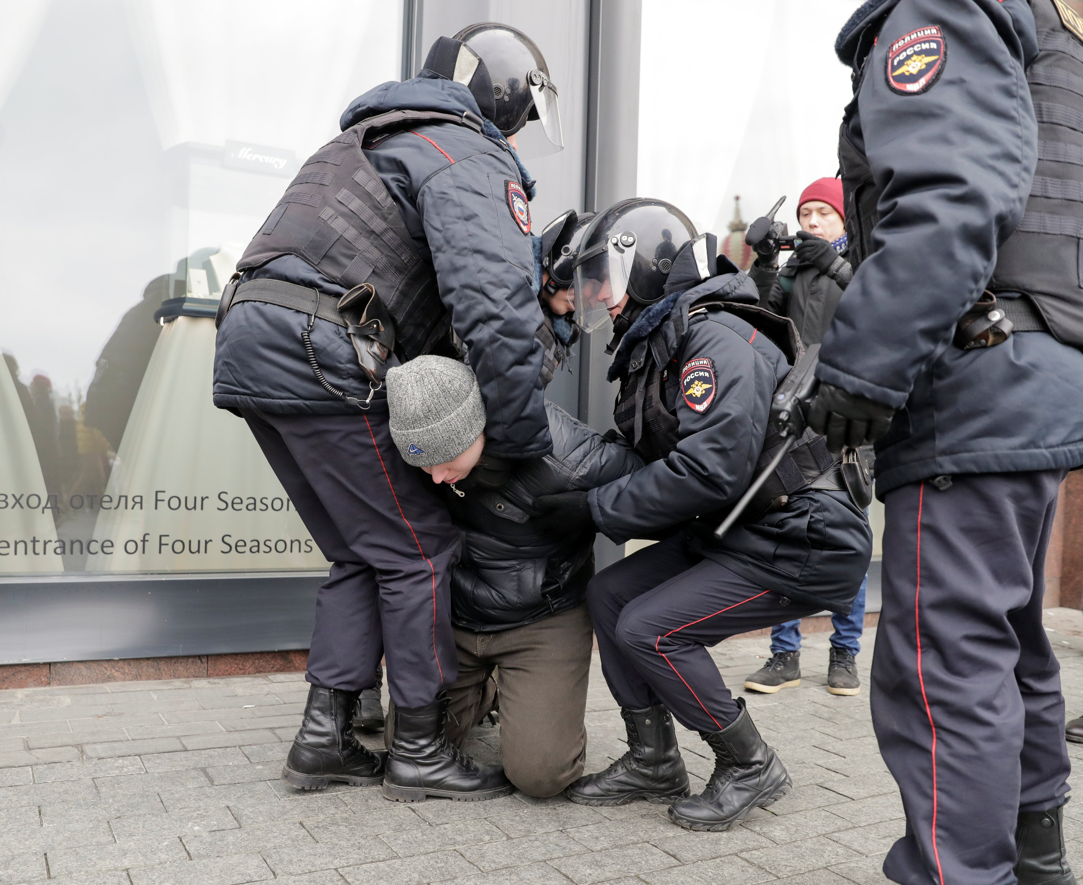 Μόσχα: Συλλήψεις εκατοντάδων διαδηλωτών κατά του Πούτιν