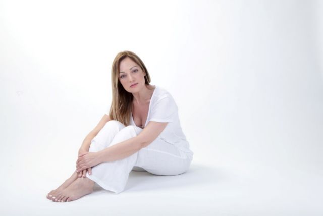 Η Ελ.Καρακάση διάλεγει για το in.gr 7 θαλασσινά τραγούδια [βίντεο]