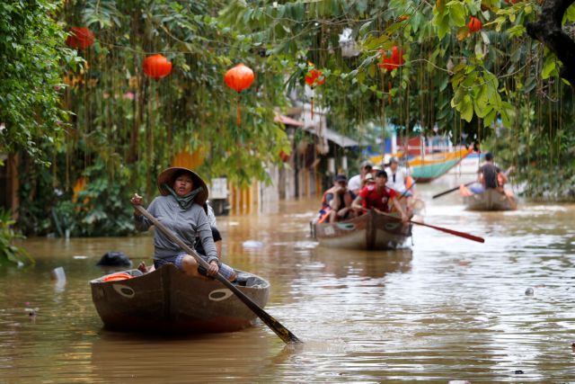Βιετνάμ: Στους 69 οι νεκροί από τον τυφώνα Ντάμφρεϊ
