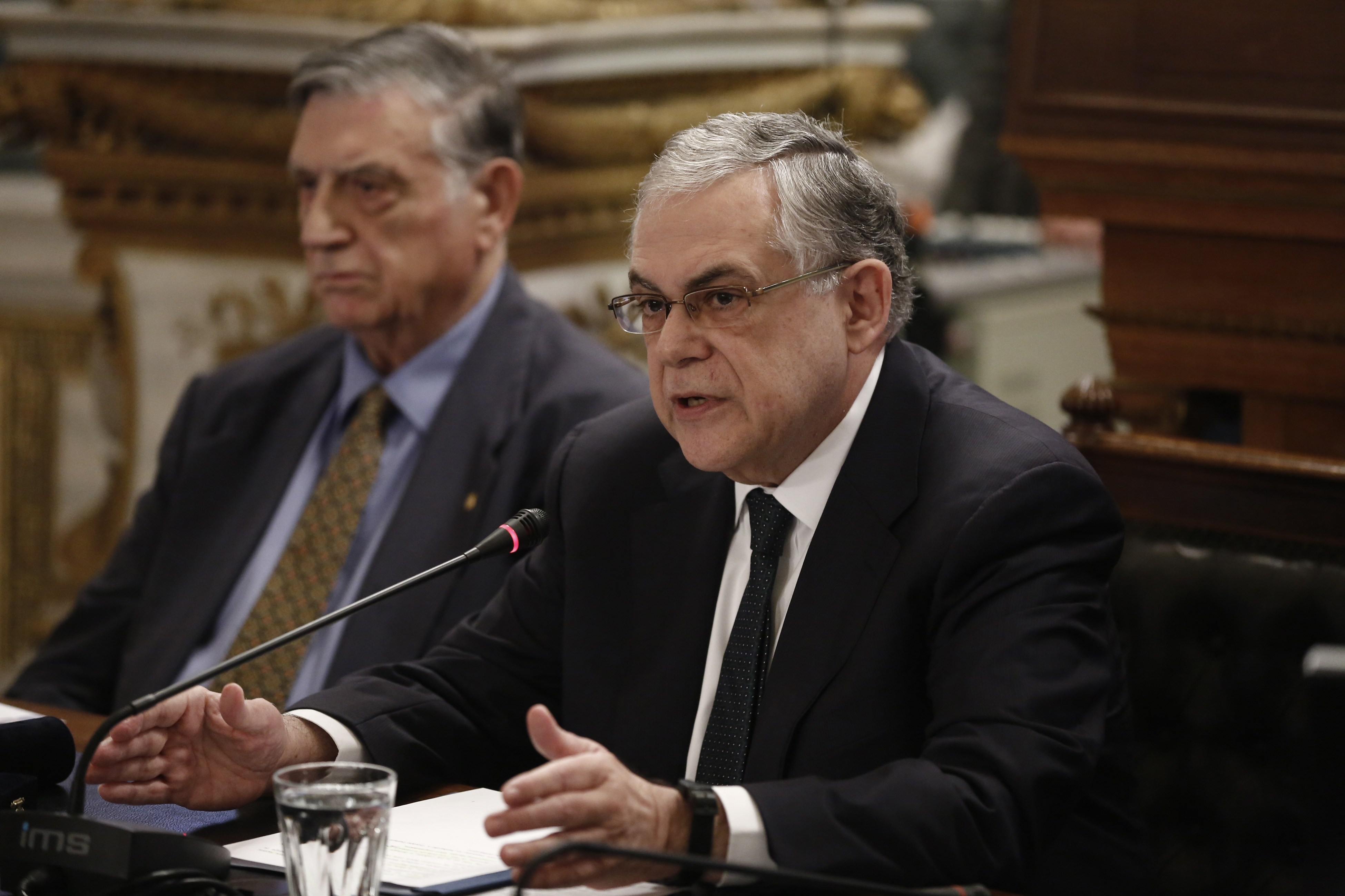 Παπαδήμος: Η βία δεν λύνει τα προβήματα, τα οξύνει