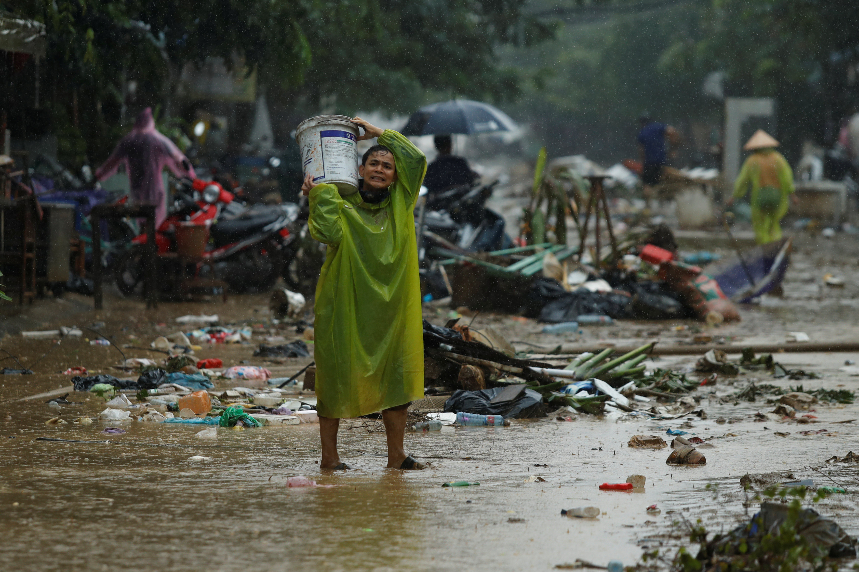 Βιετνάμ: Στους 106 οι νεκροί από τον τυφώνα Ντάμρεϊ
