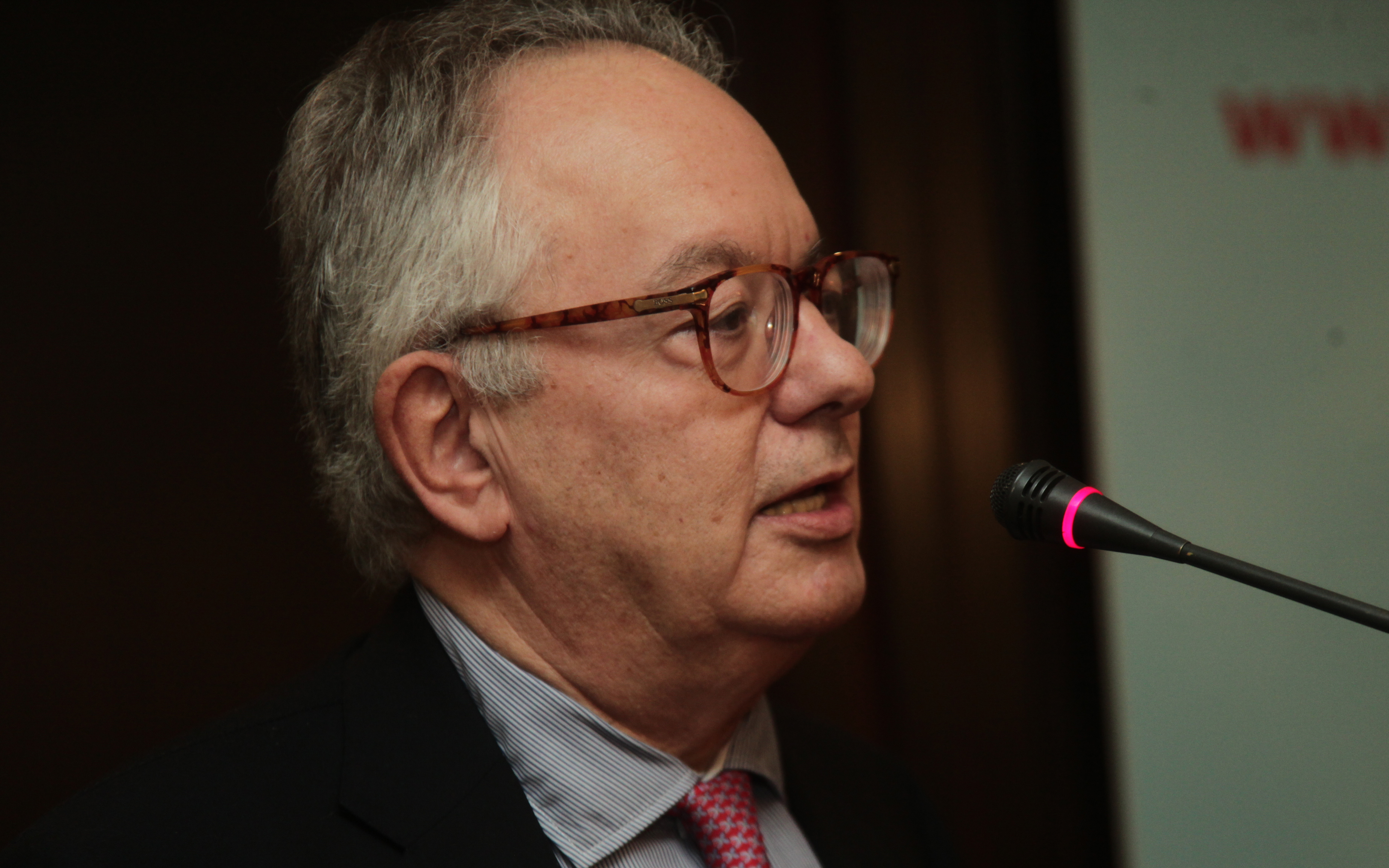 Αλιβιζάτος: Να επιβεβαιώσουμε ότι η προοδευτική παράταξη είναι εδώ